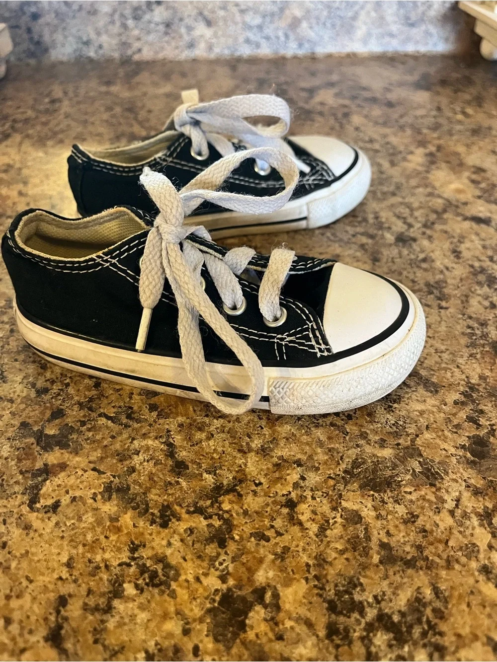 Converse low top